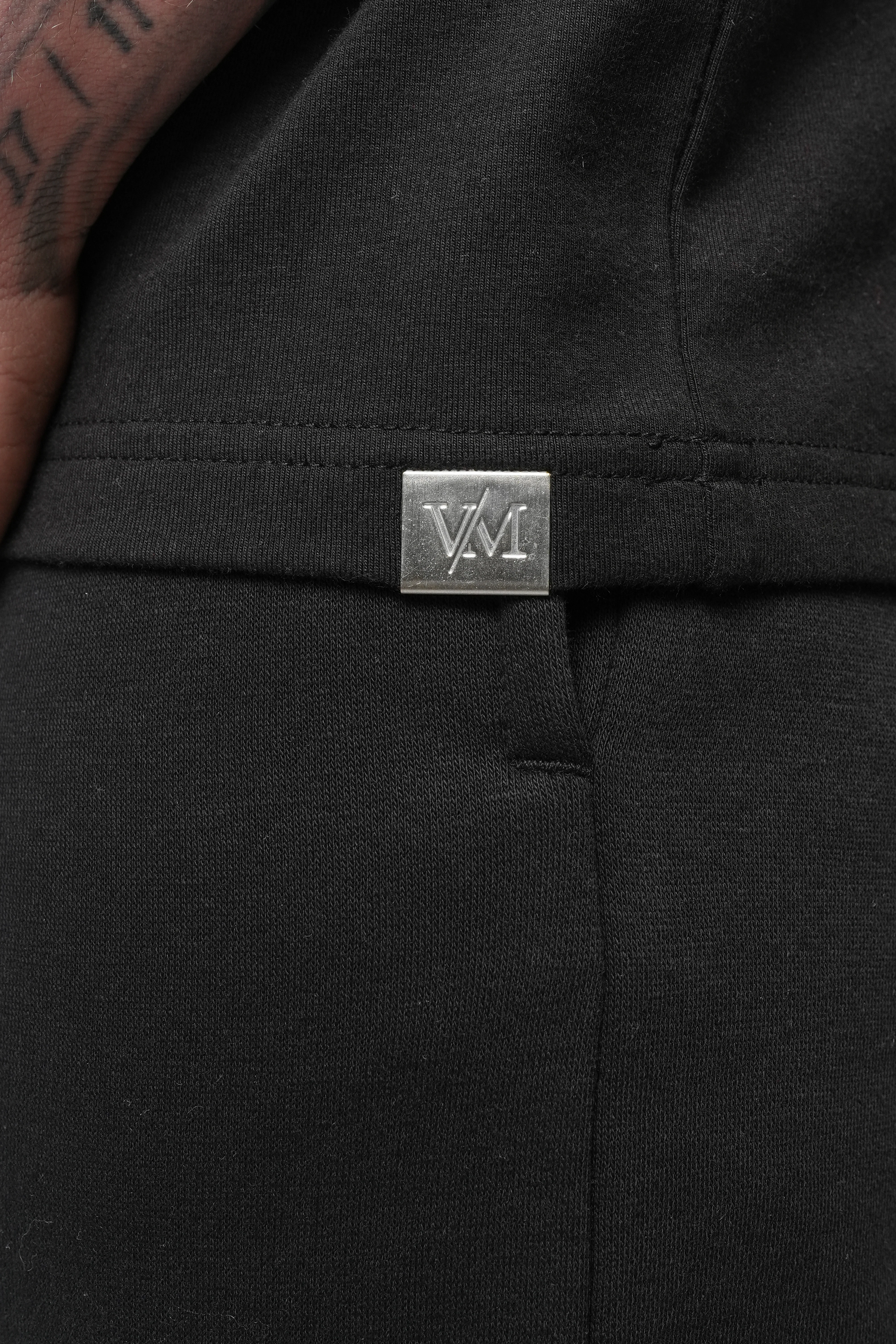 BARATZ BLACK TEE - Image 6