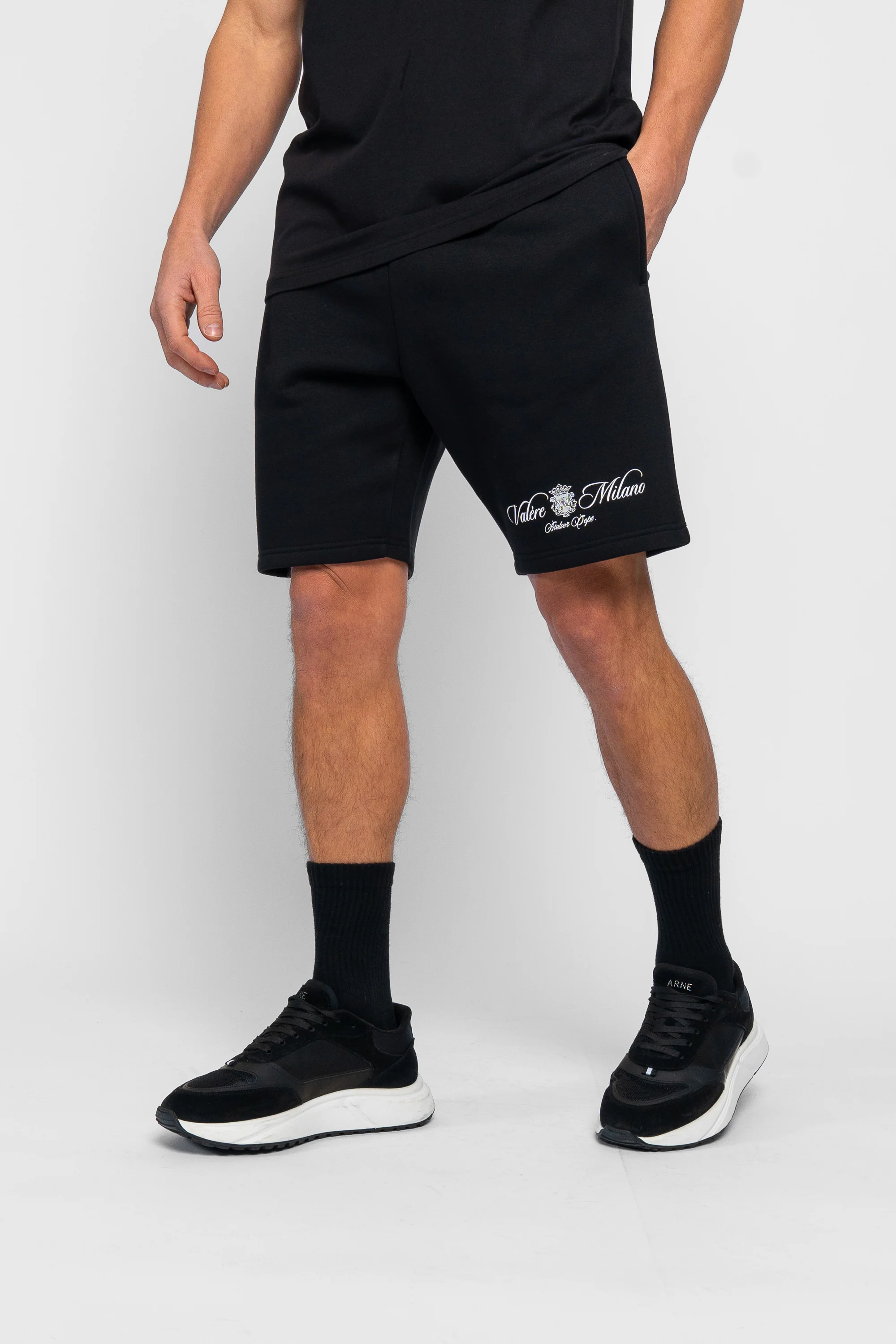 DEVARO BLACK SHORT