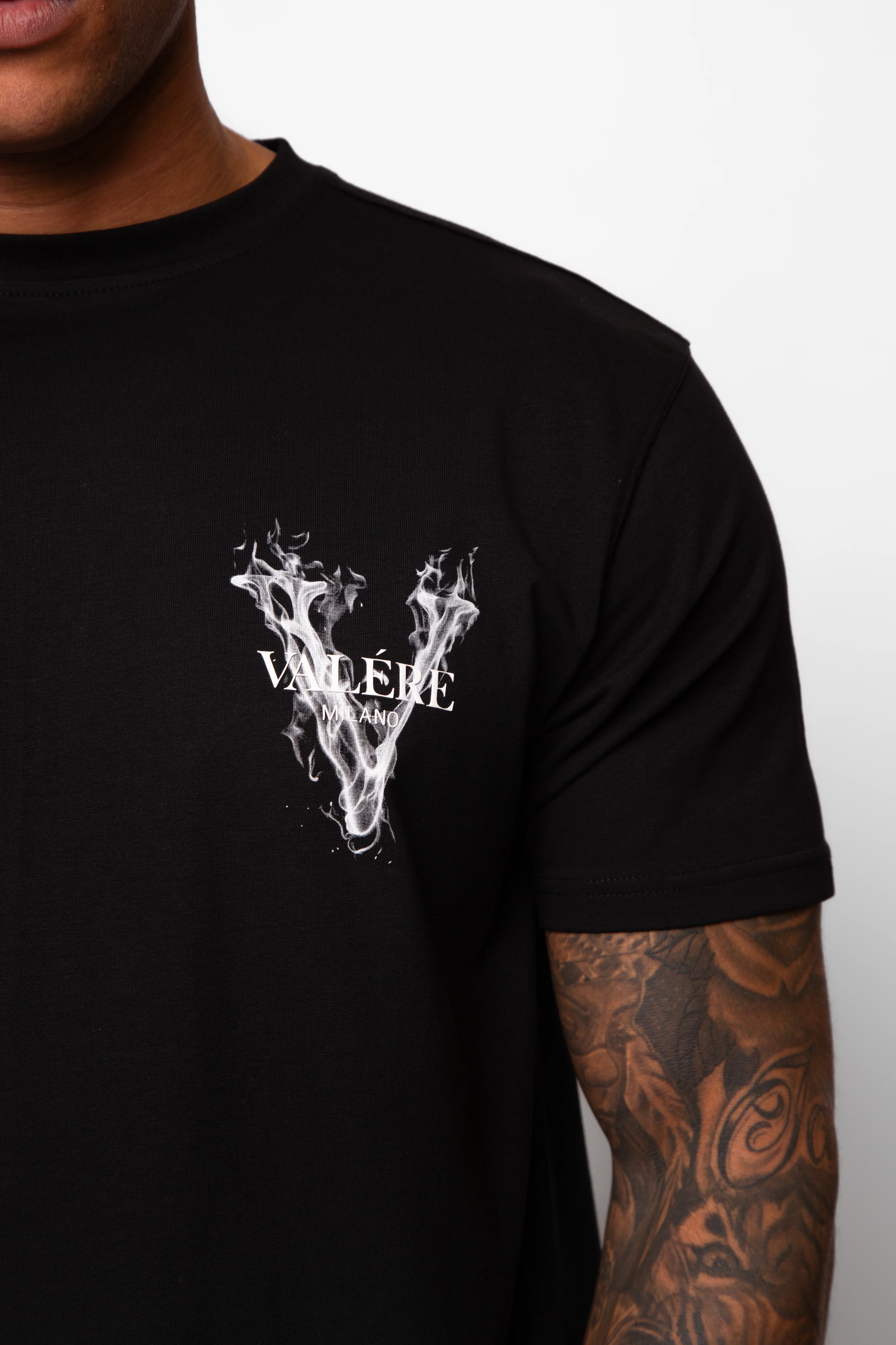 ELIO BLACK TEE - Image 2