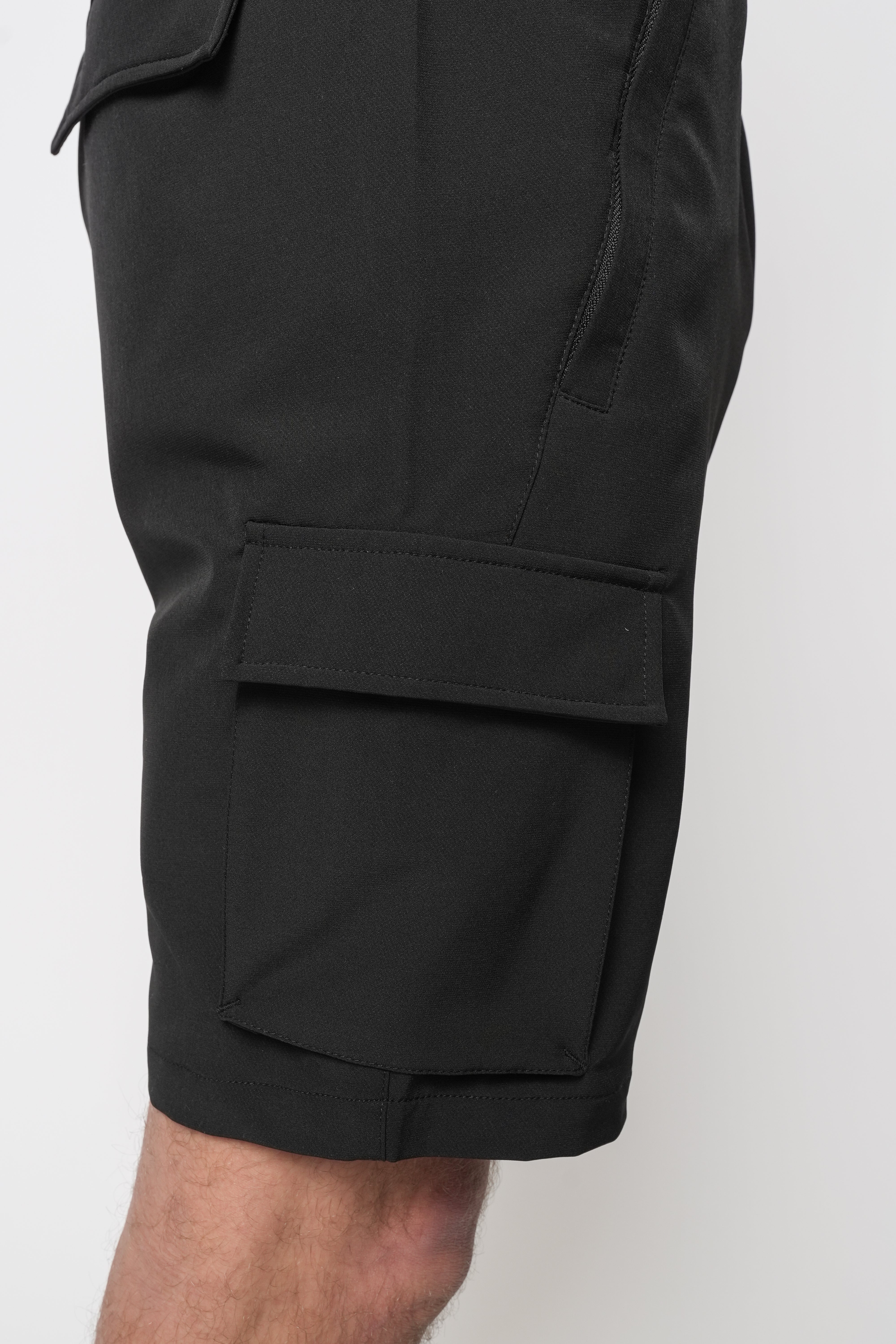 LUXE BLACK CARGO SHORT - Image 5