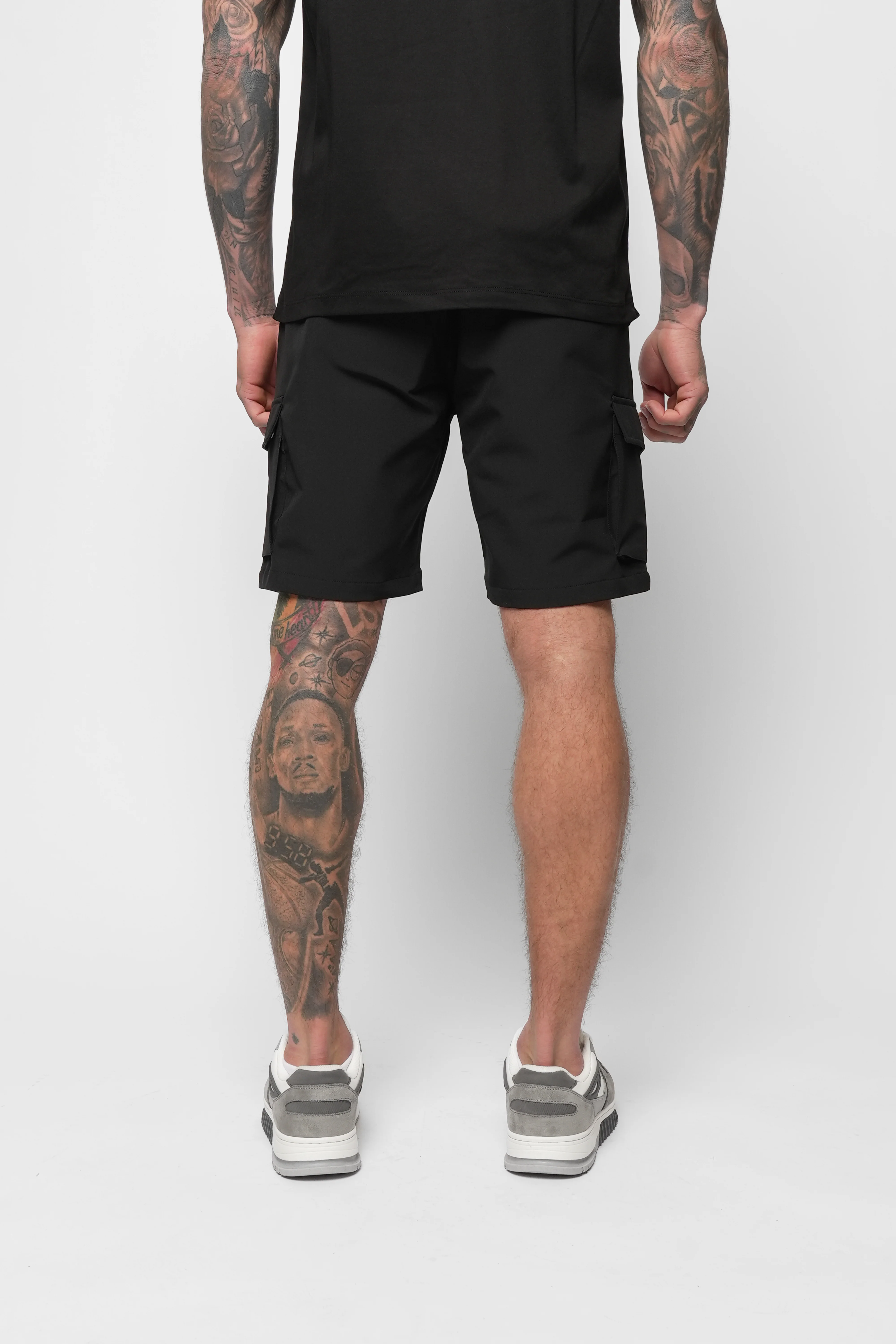 LUXE BLACK CARGO SHORT - Image 7