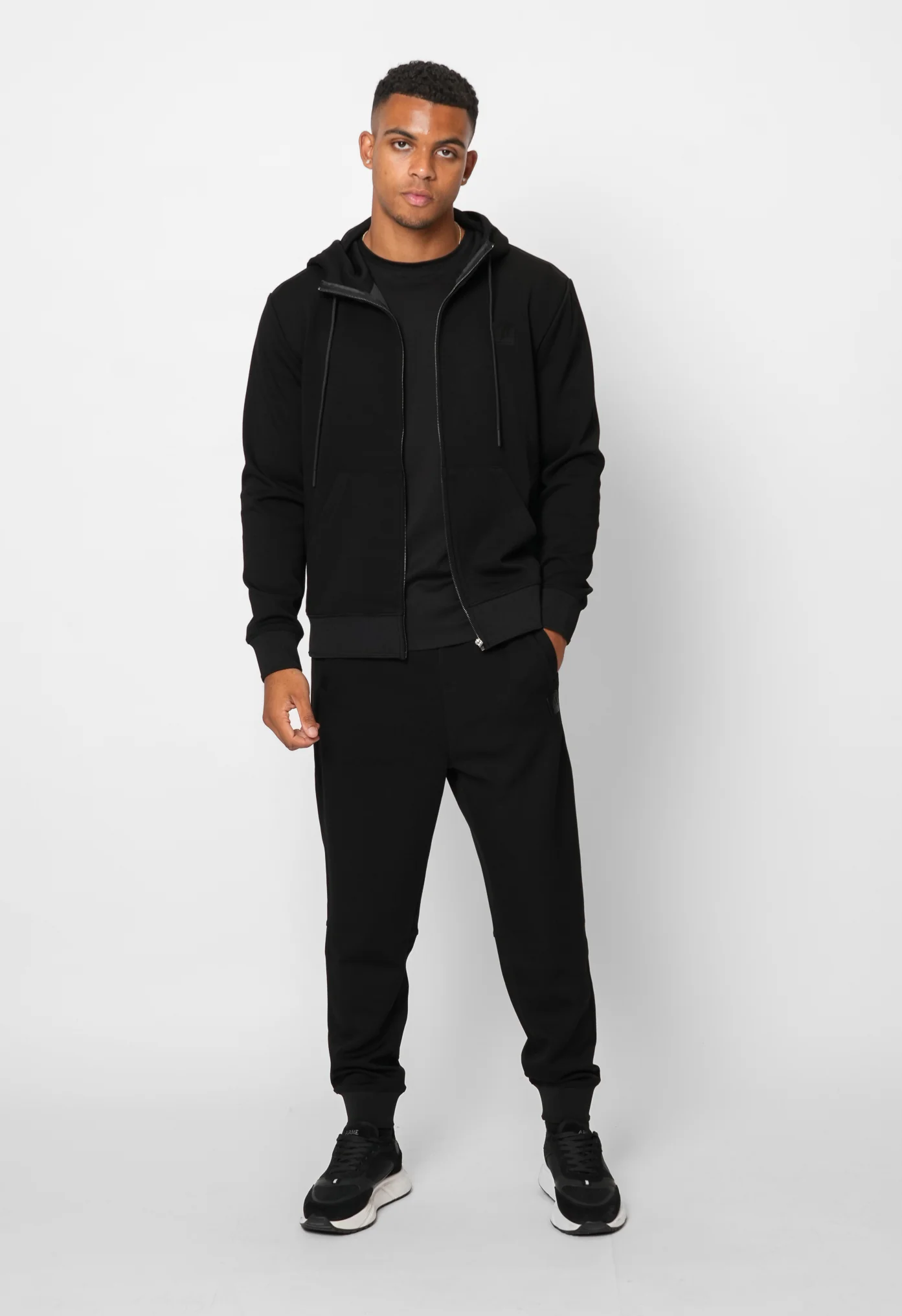 LUXE BLACK JOGGER - Image 4