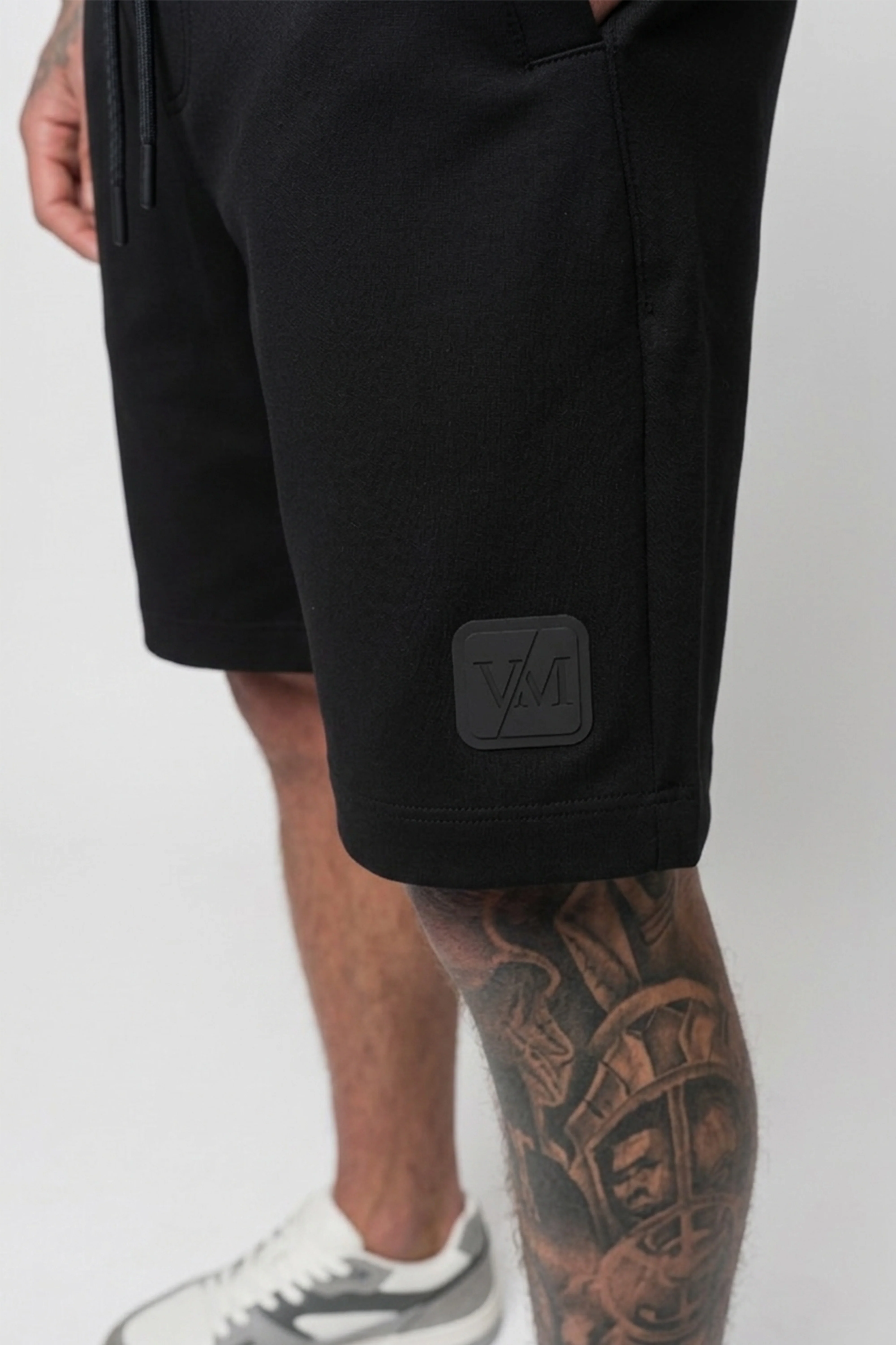 LUXE BLACK SHORT - Image 2