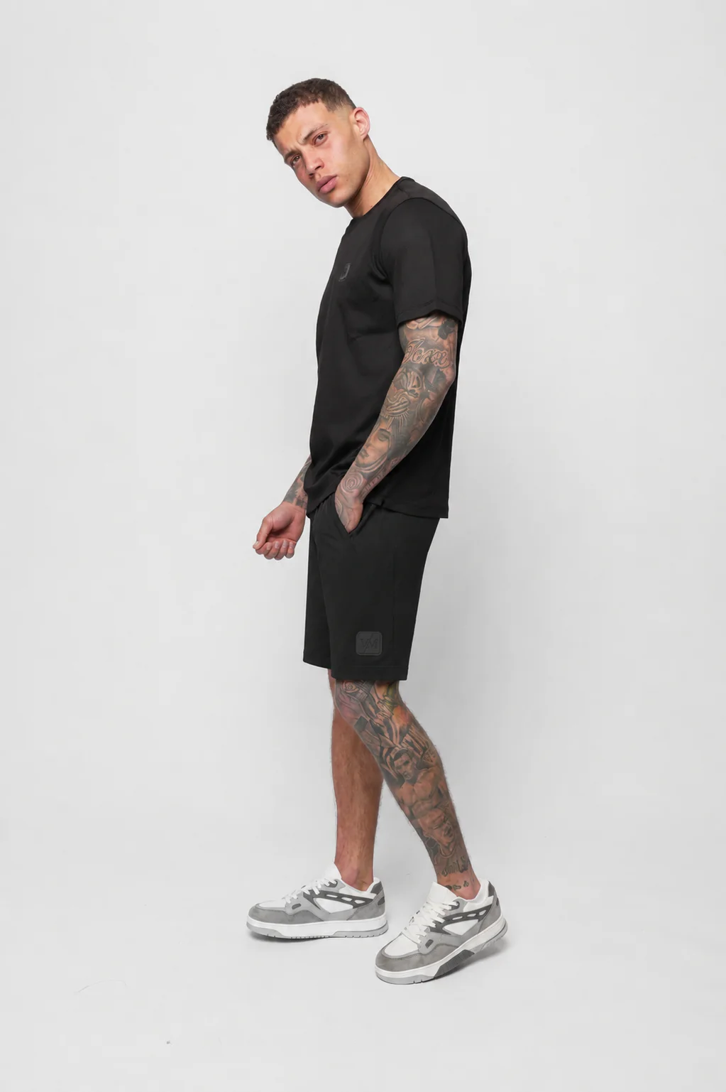 LUXE BLACK SHORT - Image 4