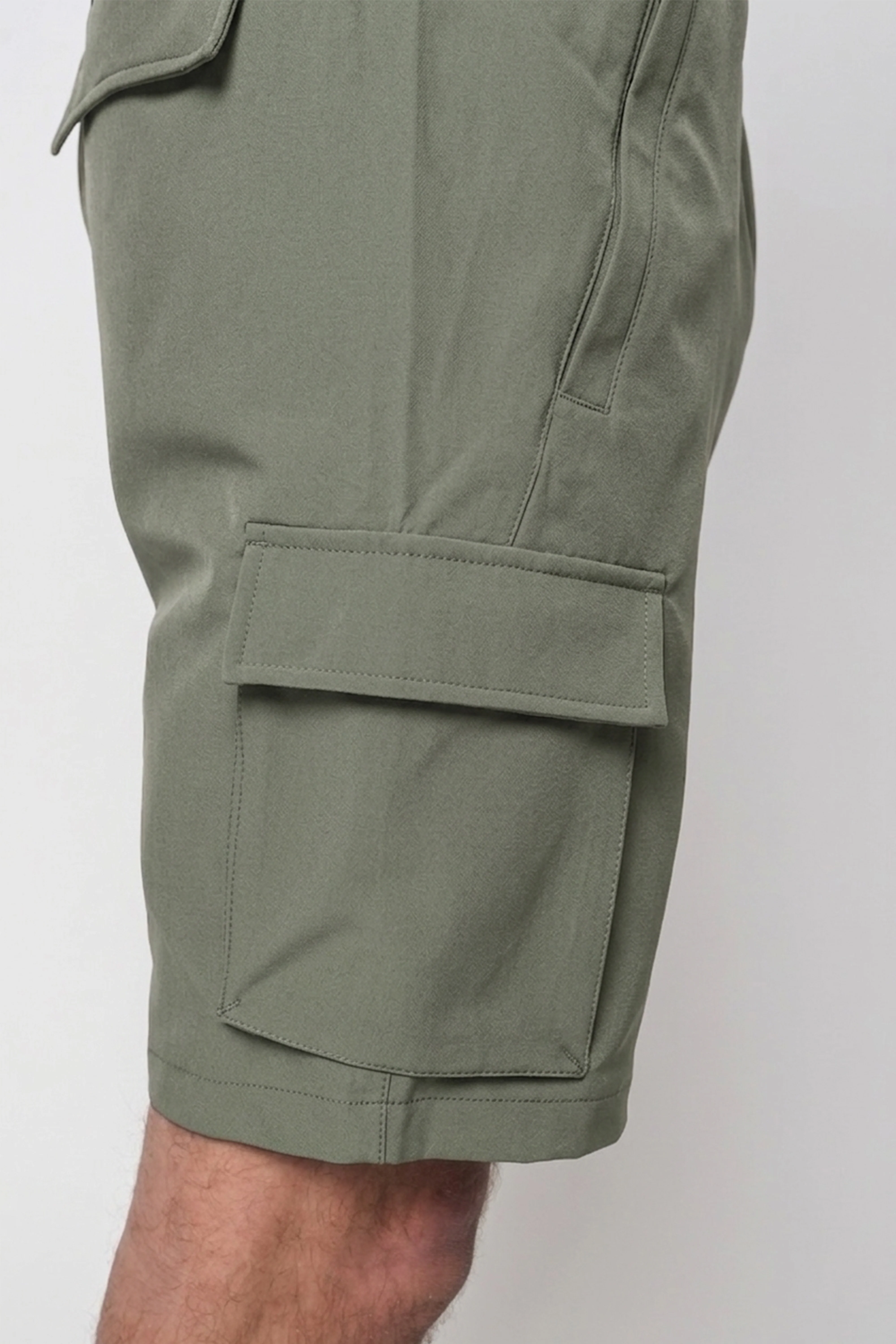 LUXE KHAKI CARGO SHORT - Image 2