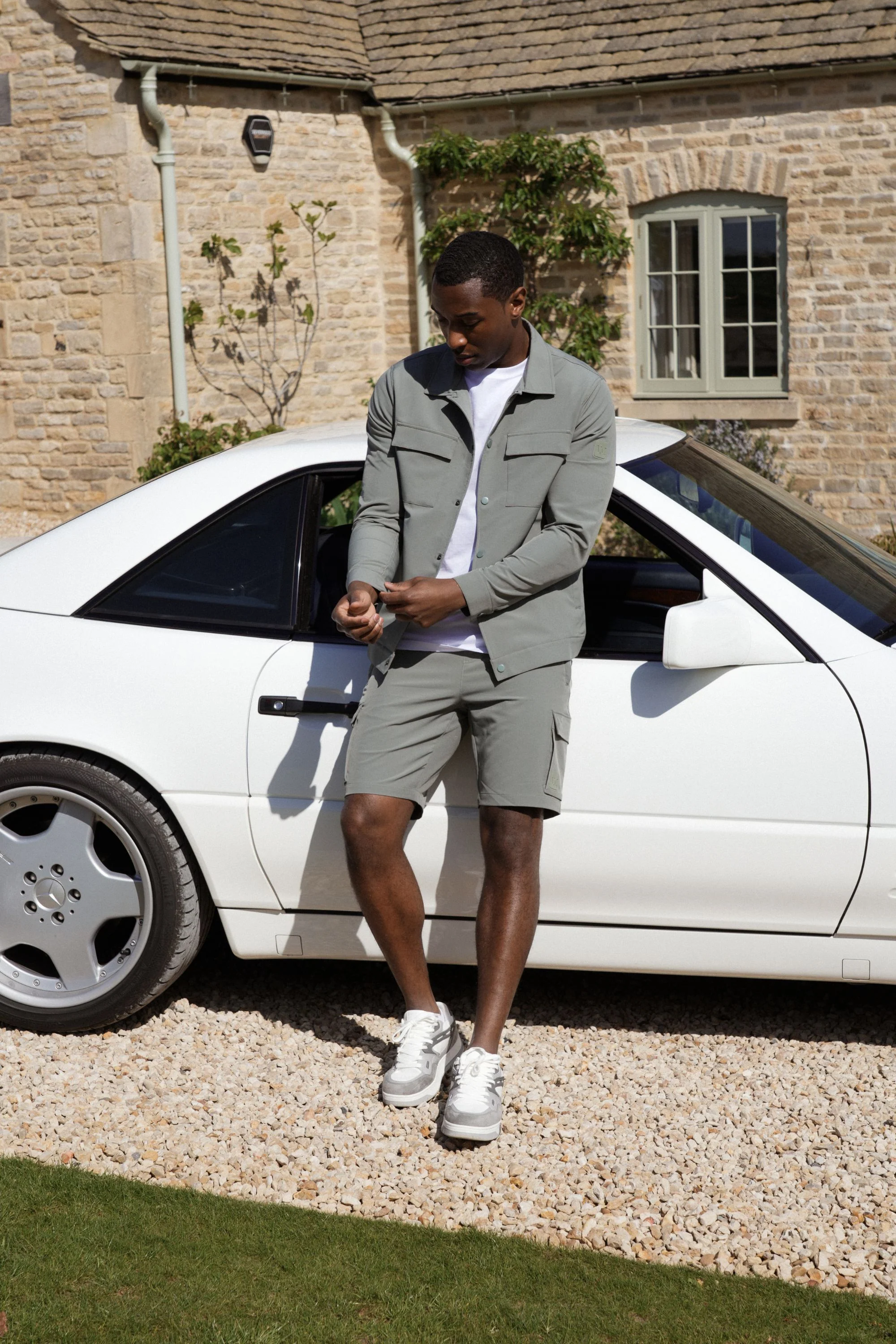 LUXE KHAKI CARGO SHORT - Image 3